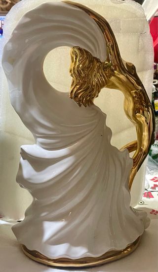 ARTE ITALIANO,Reloj alta porcelana figura baño oro