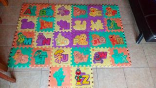 Alfombra puzzle ABC en inglés Barrio Sésamo