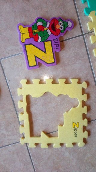 Alfombra puzzle ABC en inglés Barrio Sésamo