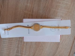 Pulsera dorada nueva