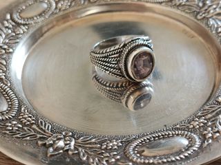 Anillo Plata de Ley con amatista natural.