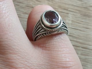 Anillo Plata de Ley con amatista natural.
