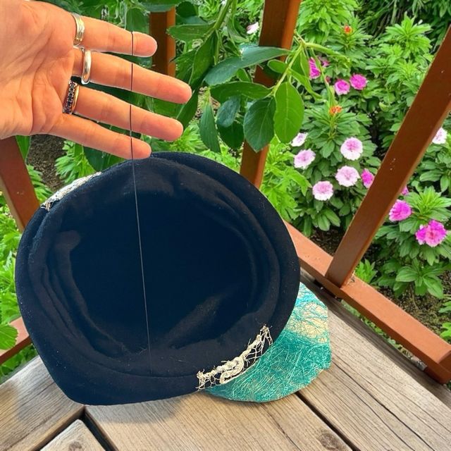 Cappellino vintage nero e turchese andico donna