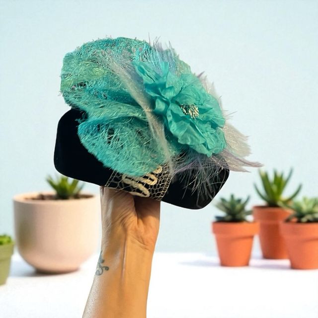 Cappellino vintage nero e turchese andico donna