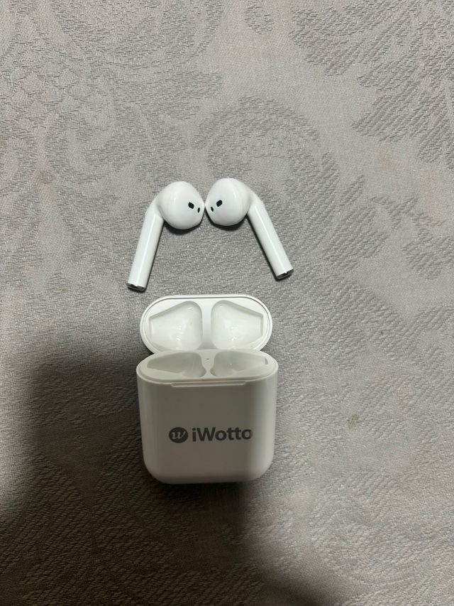 Auriculares inalámbricos iWotto blancos