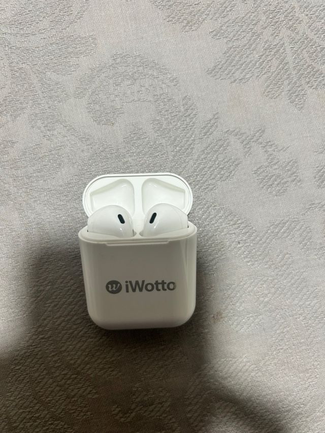Auriculares inalámbricos iWotto blancos