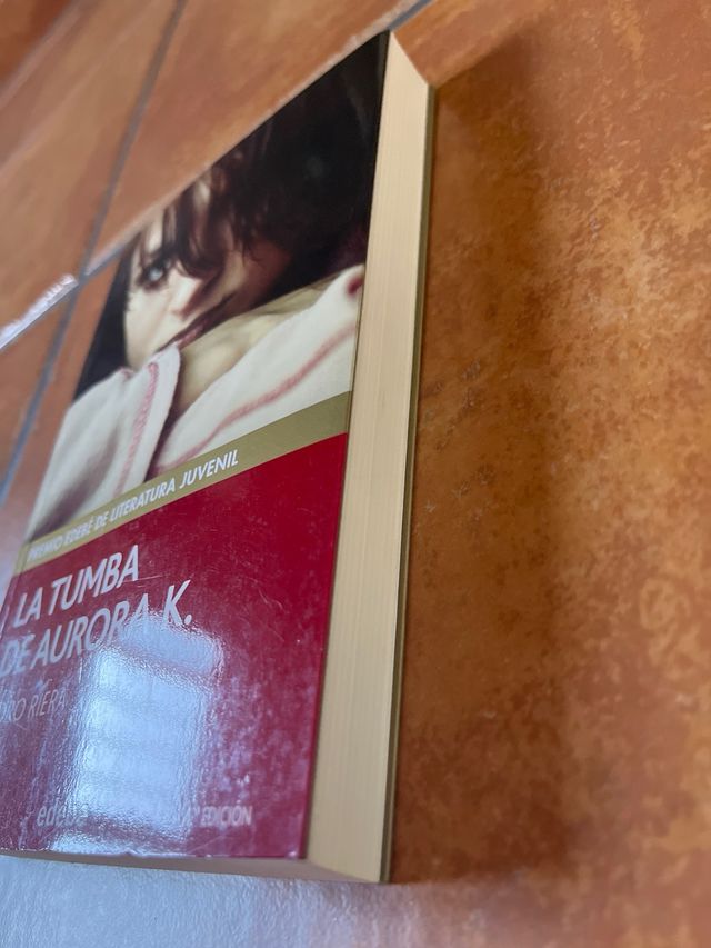 PREMIO EDEBÉ 2014: La tumba de Aurora K. (Peris...