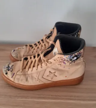 Converse Chuck Taylor. Bordadas.