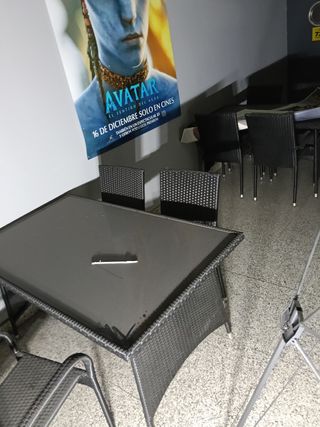 Mesa de terraza ratán con cristal + 4 sillas