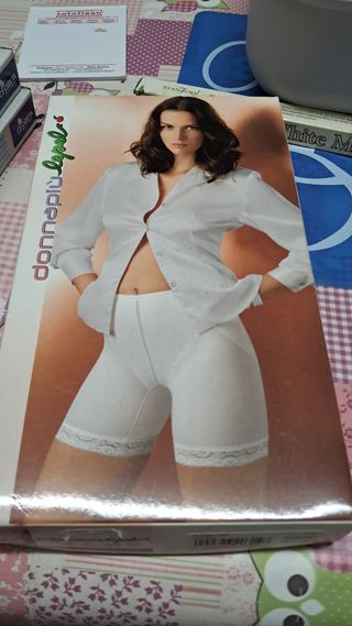 Guaina beige pantaloncino donna