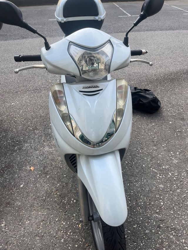 Honda SH300i ABS + Top Box