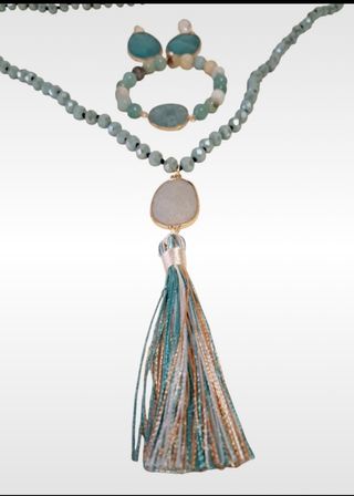 Collar, pendientes y pulsera turquesa