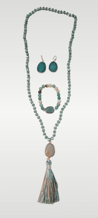 Collar, pendientes y pulsera turquesa