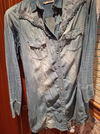 Camisa vaquera bordada