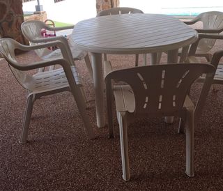 Mesa y 6 sillas jardín - plástico