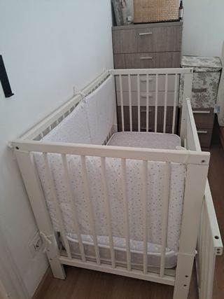 Cuna bebé blanca con colchón
