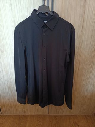 2 camisas hombre talla S: azul y negra