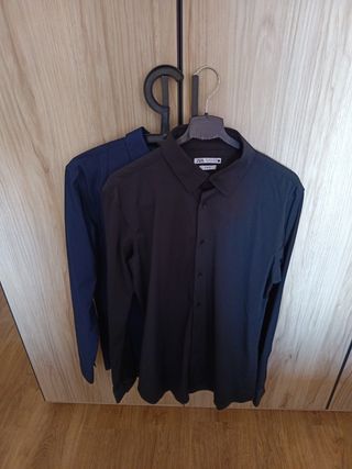 2 camisas hombre talla S: azul y negra