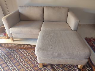 Sofá y reposapiés de Ikea