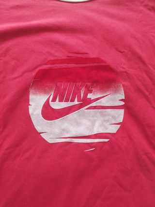 Camiseta Nike roja y blanca