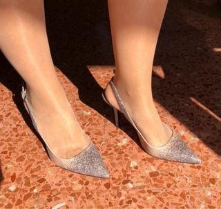 Salones Uterqüe piel beige-marrón