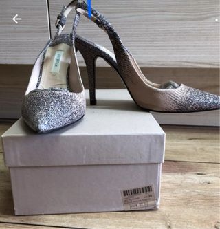 Salones Uterqüe piel beige-marrón