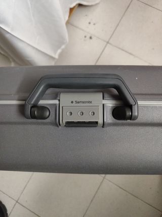 Maleta Samsonite rígida gris