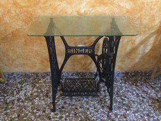 Mesa Singer con tapa cristal