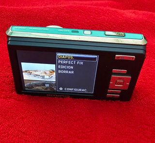 Olympus FE-4030: Cámara digital compacta azul