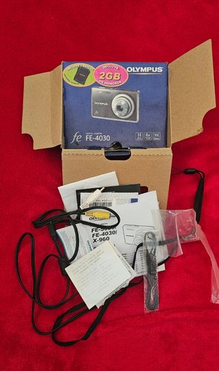 Olympus FE-4030: Cámara digital compacta azul