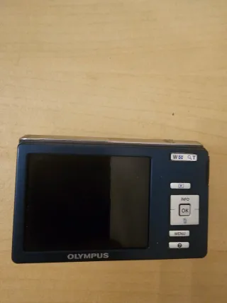 Olympus FE-4030: Cámara digital compacta azul