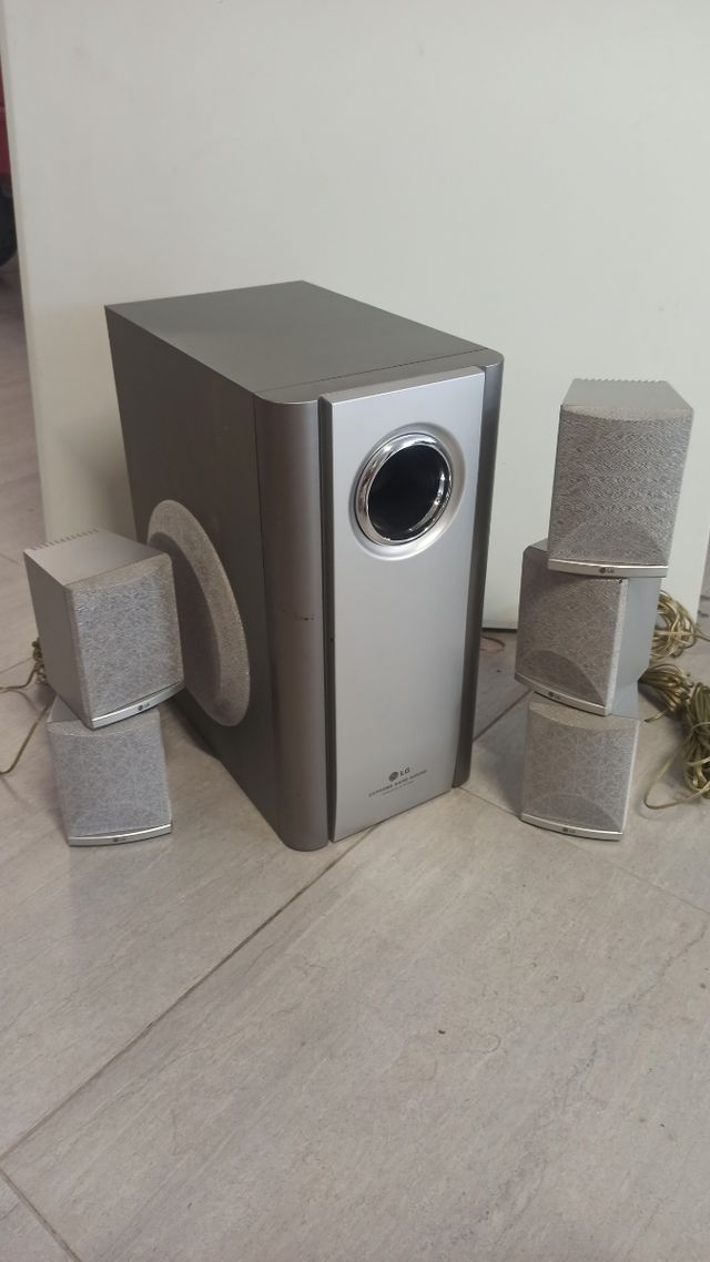 Sistema sonido LG 5.1 - Gris plata