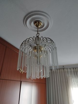 Lámpara vintage dorada y blanca