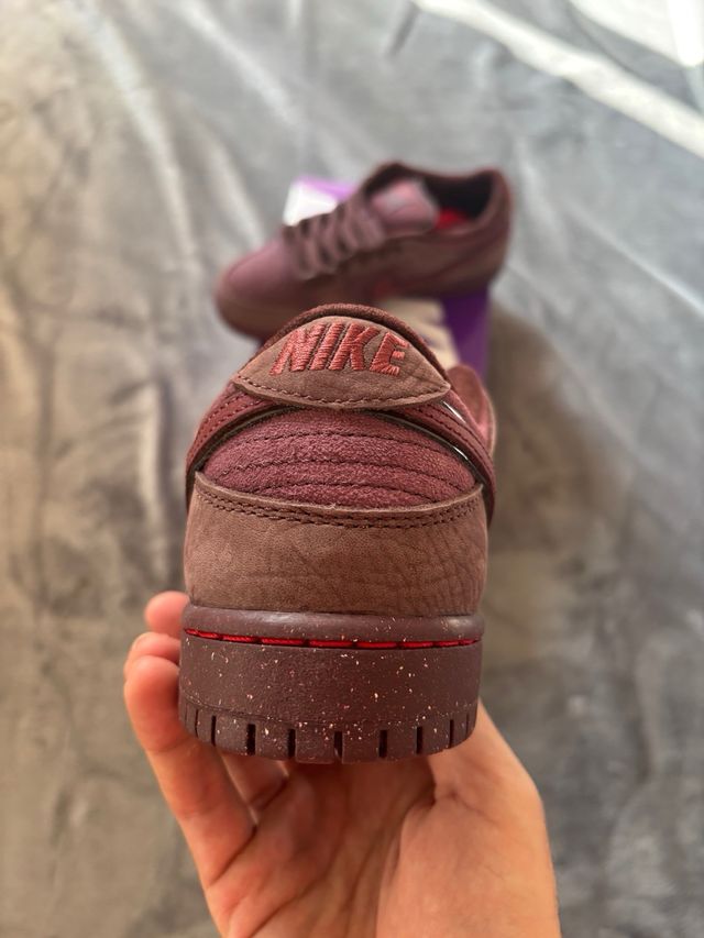 Nike SB Dunk Low City of Love