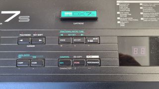 Sintetizador Yamaha DX7S con maletin
