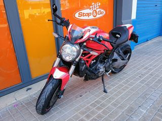 Ducati Monster 821 roja