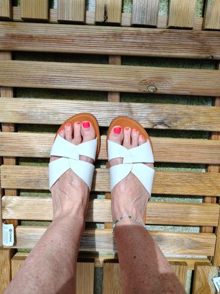 Sandalias Bershka blancas planas