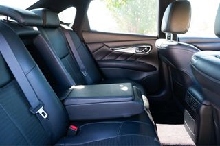 Infiniti Q70 2015