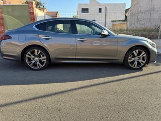 Infiniti Q70 2015