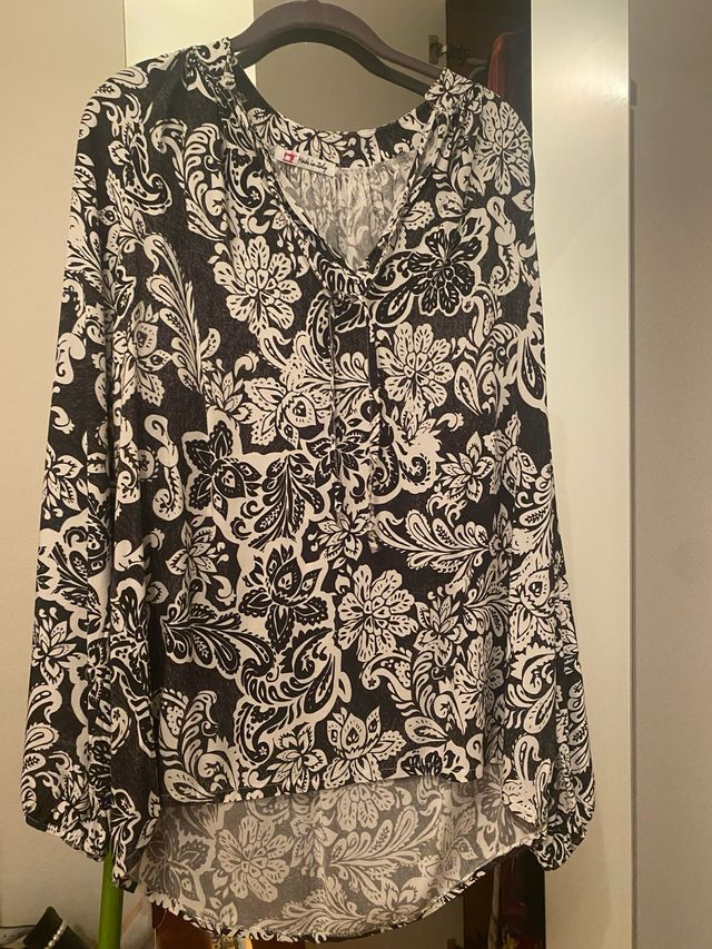 Blusa fiori nianca e nera in viscosa