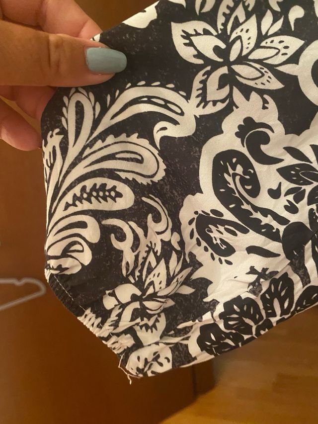 Blusa fiori nianca e nera in viscosa