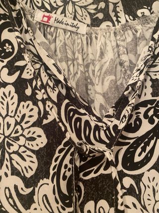 Blusa fiori nianca e nera in viscosa