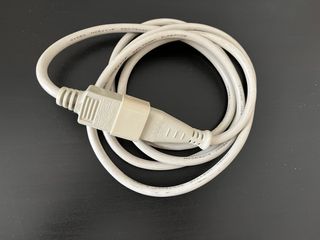 Cable de Alimentación C13 a C14 (Macho a Hembra)