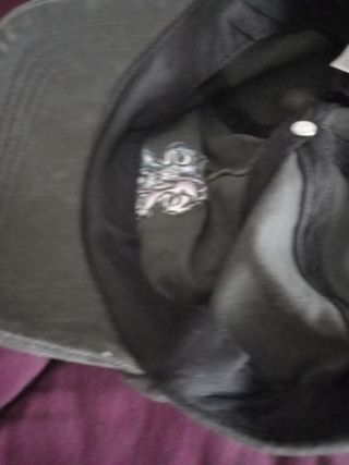 Gorra Disney Stitch - Negra ,gris oscura. Vaquera
