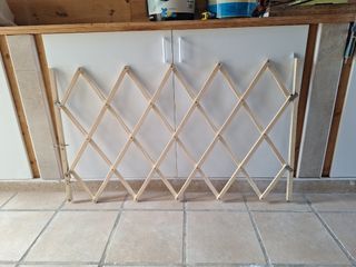 Puerta plegable de madera para bebé