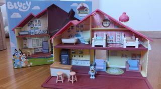 Casa Bluey + figuras + puzzles