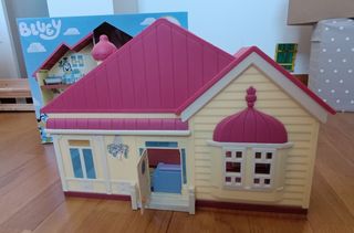 Casa Bluey + figuras + puzzles
