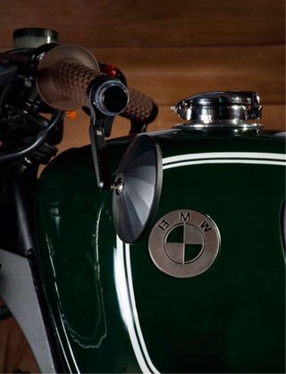 2 Insígnias BMW acero pulido, color oro