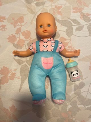 Muñeco Nenuco con biberón mágico