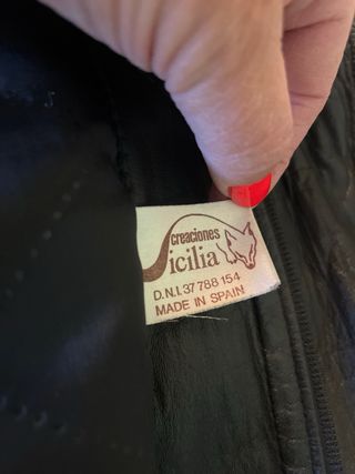 Cazadora cuero negra hombre
Da bastante talla, 